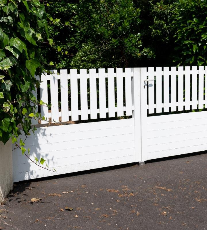 Pose de portail en bois à Meyzieu
