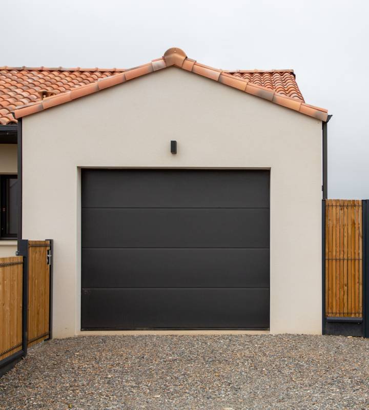 Porte de garage pvc à Meyzieu